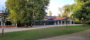 Auberge Landaise de face  côté parc